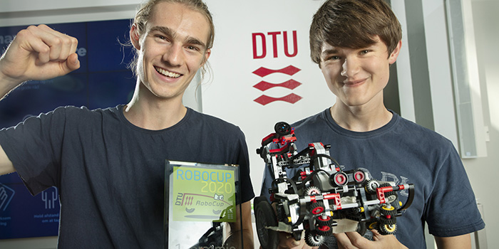 DTU RoboCup 2020 blev vundet af Frederik Rønn Siiger og Emil Pfeiffer Kristensen med robotten 'Team Technic'. (Foto: Mikal Schlosser)